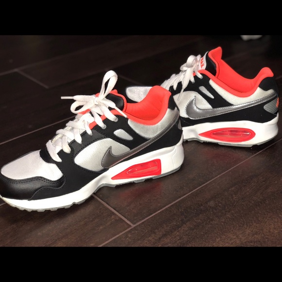Black/White/Coral Nike AirMax Boys/Women’s - Picture 4 of 4